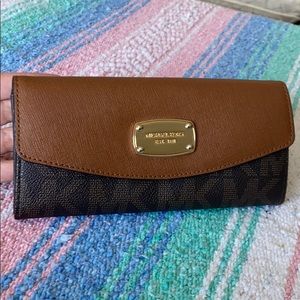 Micheal Kors Wallet - Large